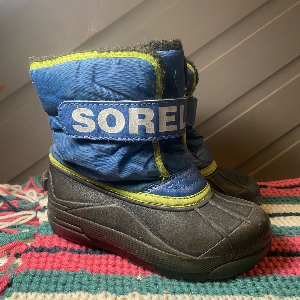 Kids sorel snow boots size 12